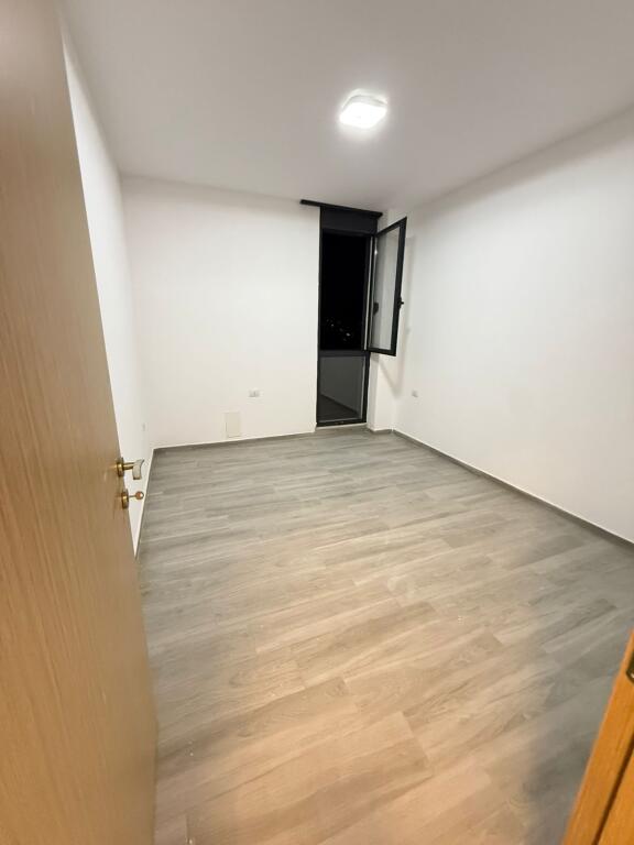 🏠 Jepet me Qera Apartament Bosh me Kuzhine 3+1+2 ne 5 Maji