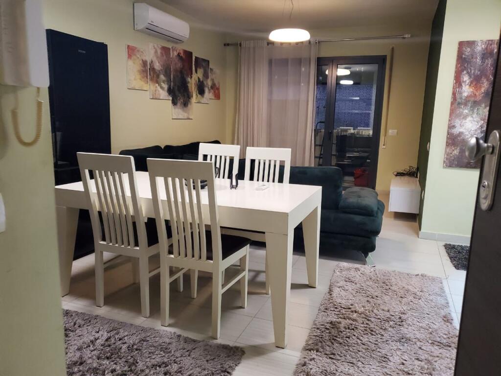 🏢Tek Stadiumi Dinamo prane Klinikes Luis  jepet me qera apartament 2+1,i mobiluar  80,000Leke