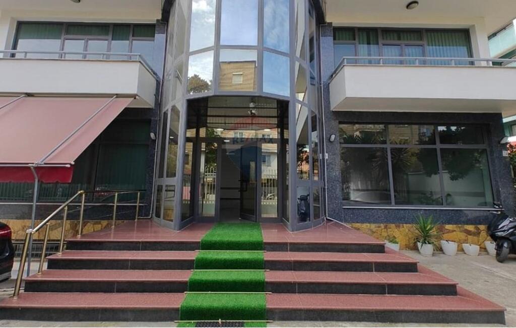 Ambient Biznesi me Qera - Rruga Xhanfize Keko Xhamllik