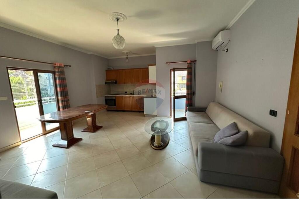 Apartament 2+1  me qira prane Fakultetit Ekonomik !