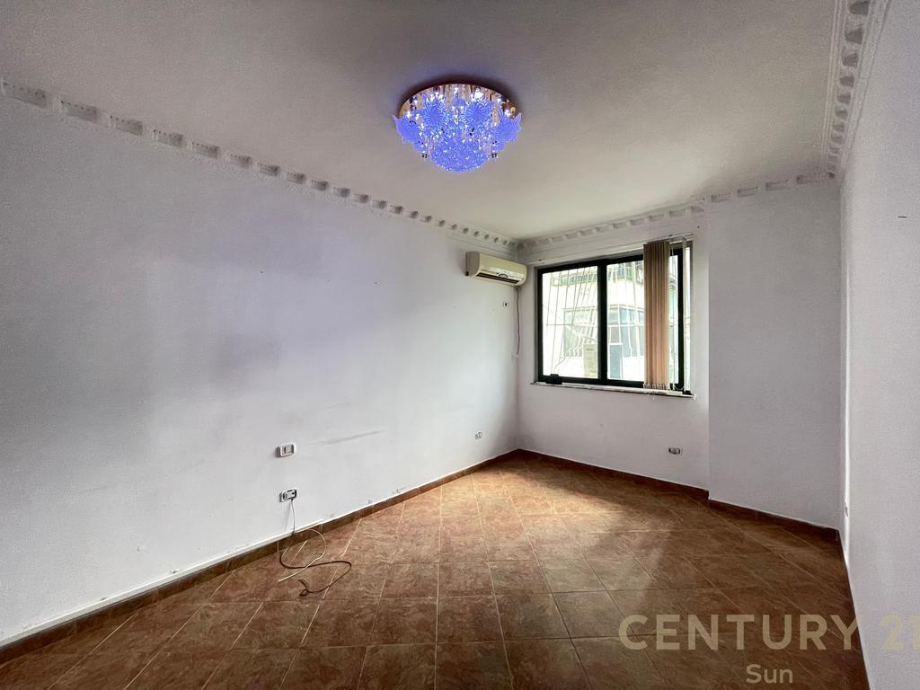 APARTAMENT 5+2+2 PER QIRA TEK ISH-EKSPOZITA! 1,200 € /Muaj