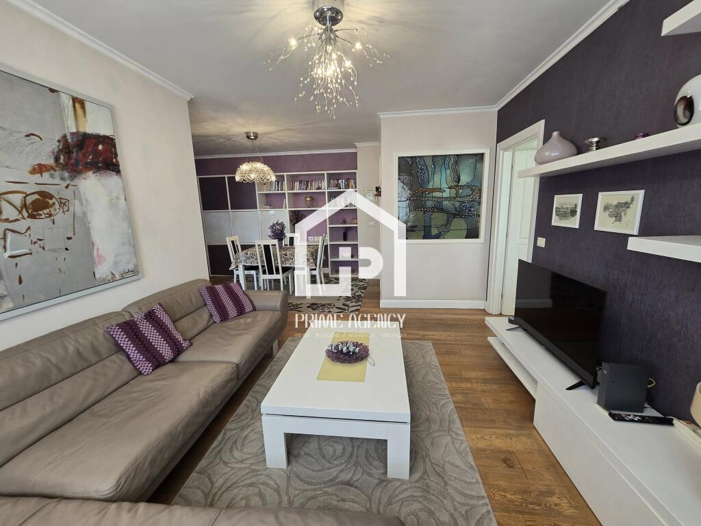 JEPET ME QERA:  APARTAMENT 2 +1+2 / ZONA: MOZAIKU TIRANES📍