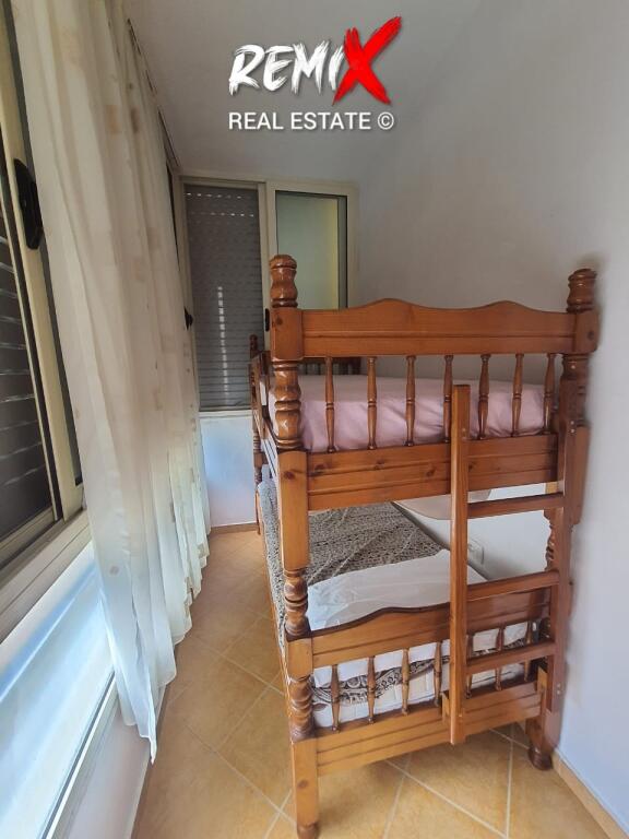 SHITET GARSONJERE  ,  MALI ROBIT