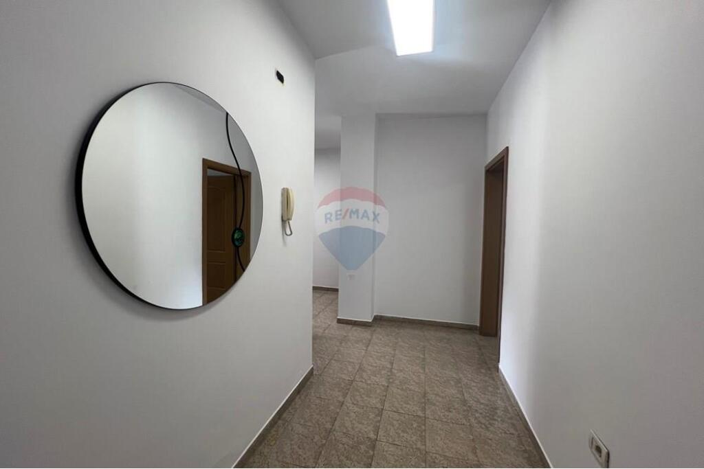 AMBIENTE COMMERCIALE IN AFFITTO A BLLOK  !