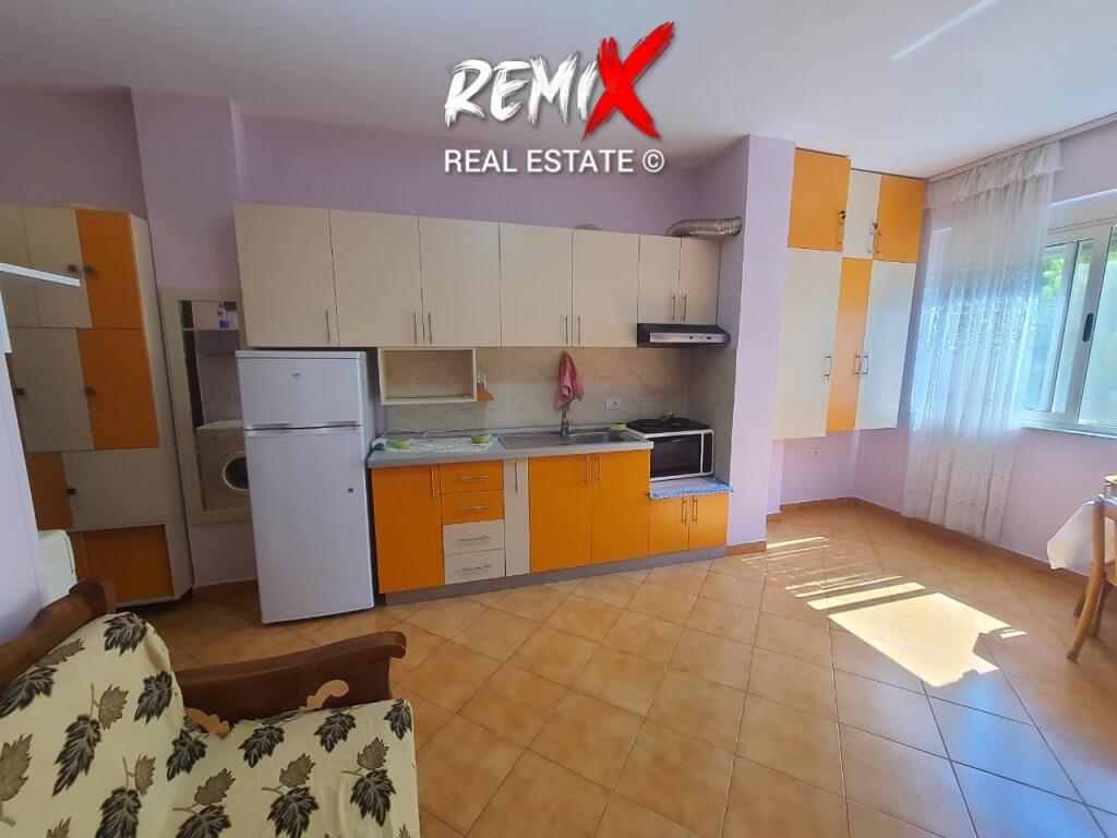 SHITET GARSONJERE  ,  MALI ROBIT