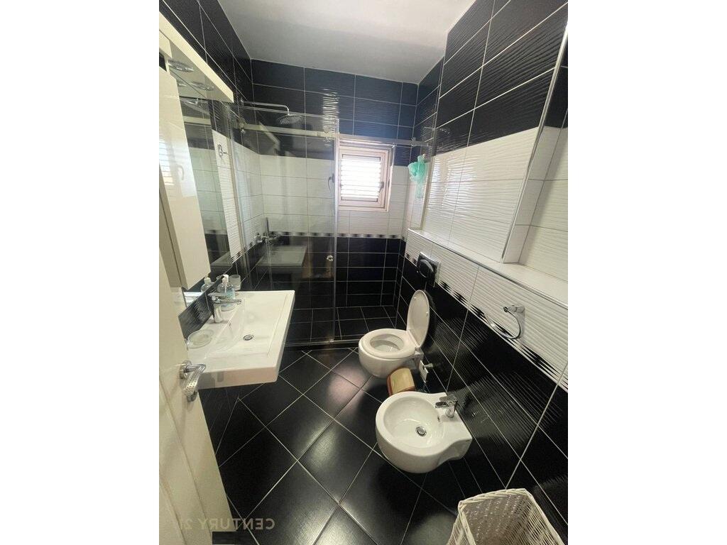 OFROHET  APARTAMENT 2+1 TE MYSLYM SHYRI