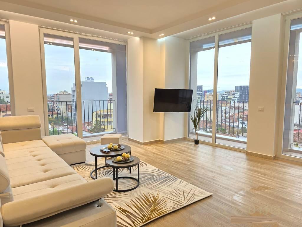 Appartamento moderno 2+1+2+ Posto auto, vicino alla Scuola Rossa.