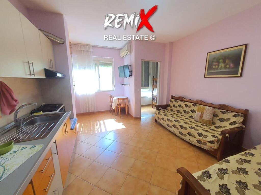 SHITET GARSONJERE  ,  MALI ROBIT