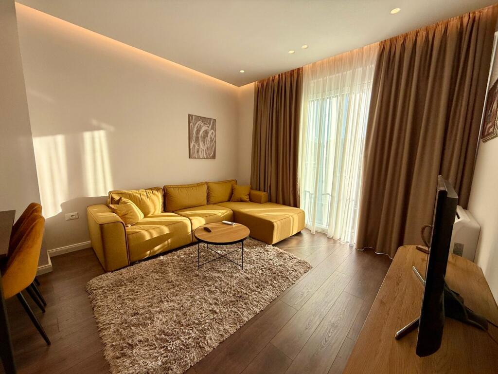 Apartment 2+1 for rent at Komuna e Parisit