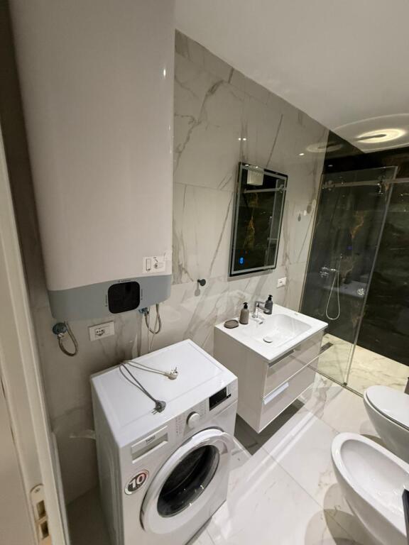 🏡 Jepet apartament 2+1+Post Parkimi me qira te Parku Olimpik, Komuna e Parisit