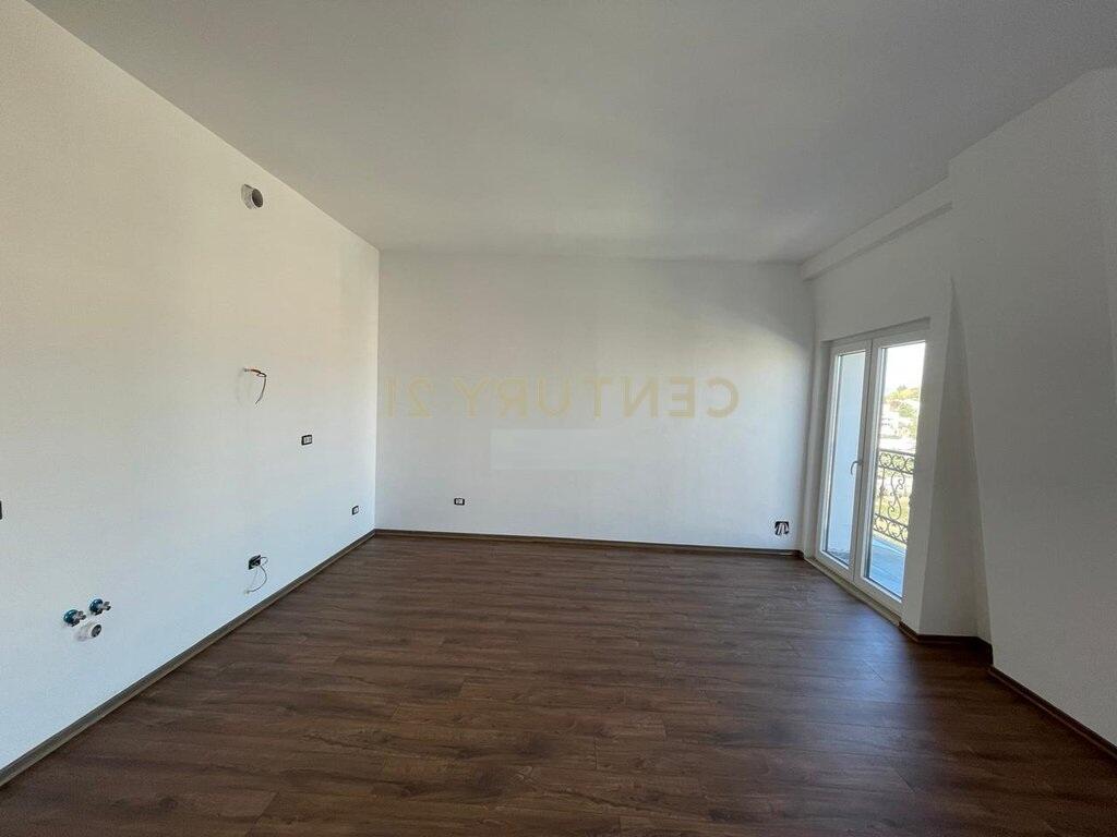 SHITET APARTAMENT 2+1+2, PORTA TIRANA E RE!