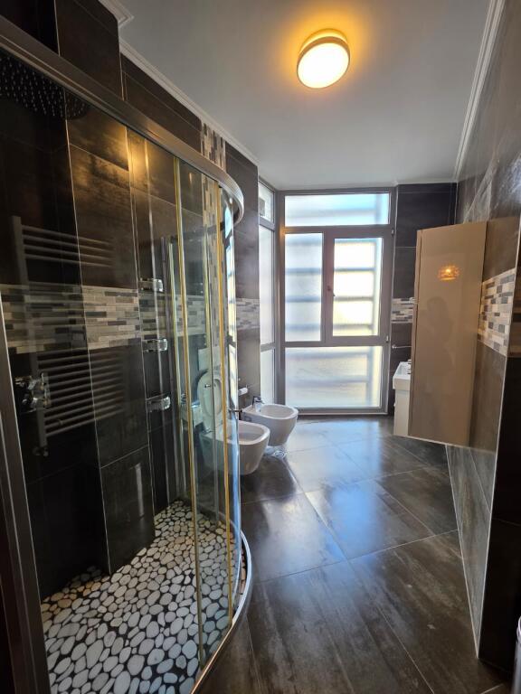 APARTAMENT 2+1+POST PARKIMI ME QERA, RRUGA E KOSOVAREVE