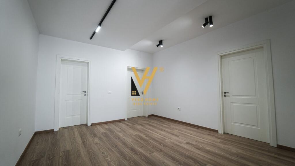 EDIFICIO IN AFFITTO PRESSO IL MUSEO DEI MARTIRI, DURRËS 2.200 EURO