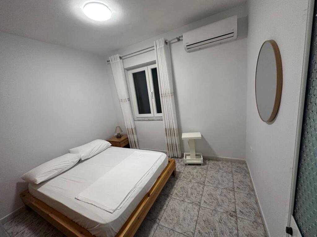 Jepet me qira 2+1 QENDER TE CIRKU 600 mije