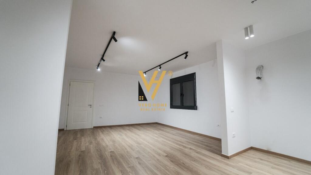 EDIFICIO IN AFFITTO PRESSO IL MUSEO DEI MARTIRI, DURRËS 2.200 EURO