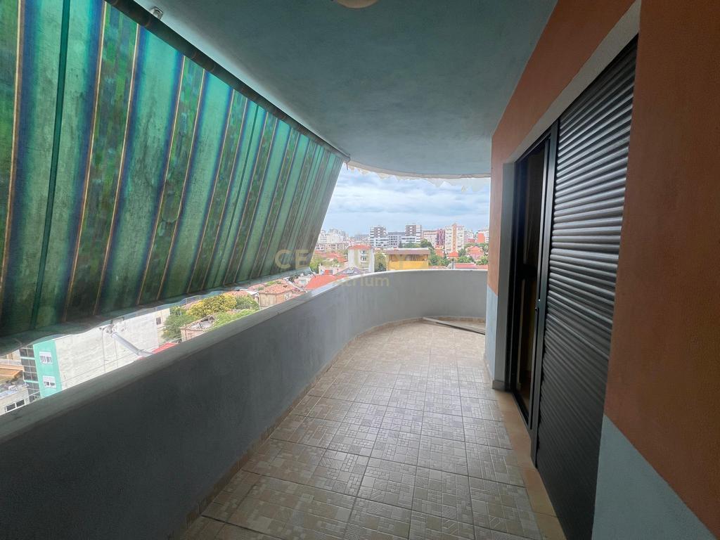 JAPIM ME QIRA APARTAMENT 3+1+2 TEK MINISTRIA E JASHTME !