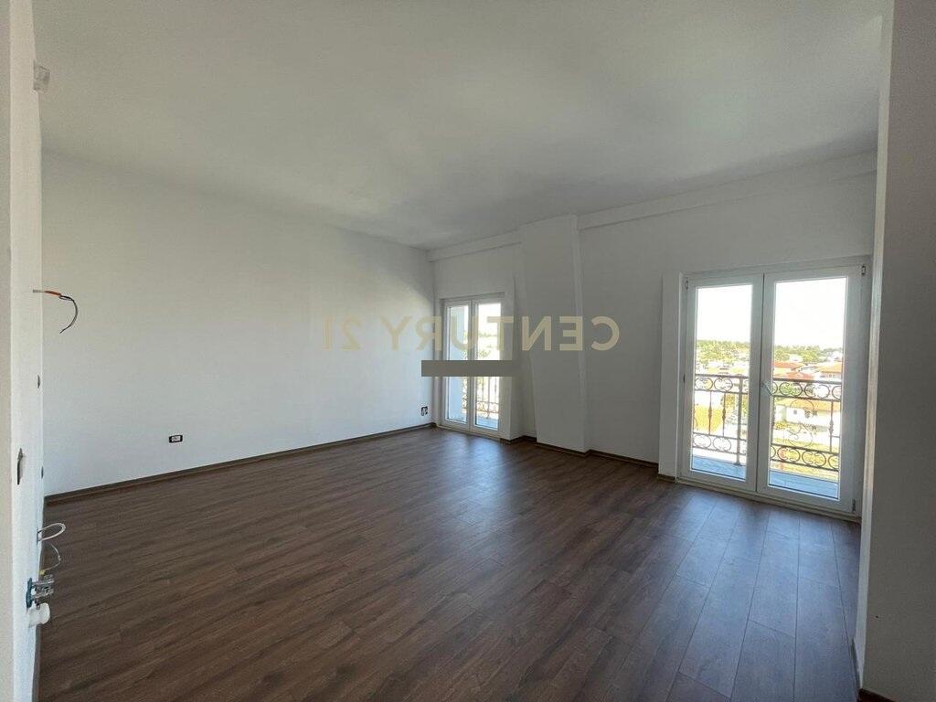 SHITET APARTAMENT 2+1+2, PORTA TIRANA E RE!
