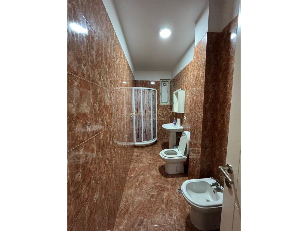 🏙️ Vendesi in vendita 1+1 – Via Mine Peza, vicino a Caffè Flora