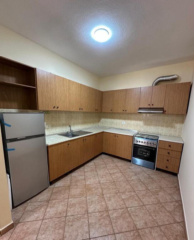 🏠 Apartament me qira – Pallat i ri, 2+1 📍 Zona: Komuna e Parisit