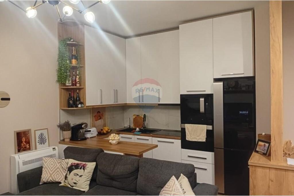 Shitet Apartament 2+1+2 tek Kompleksi Mangalem