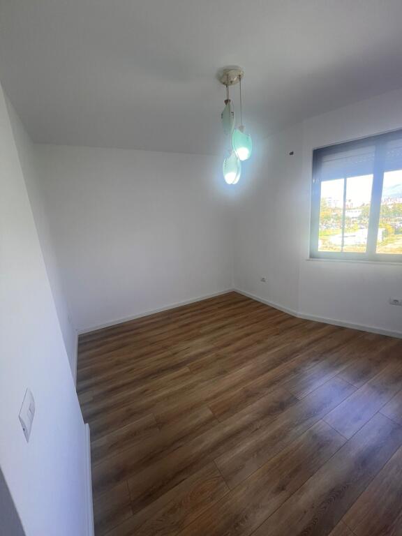 APARTAMENT NE SHITJE 2+1 TE ISH FUSHA AVIAICONIT