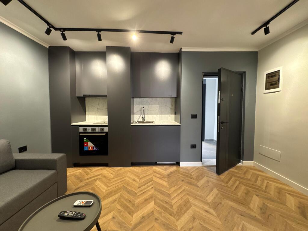 Shitet Apartament 1+1&1Studio, Mine Peza!