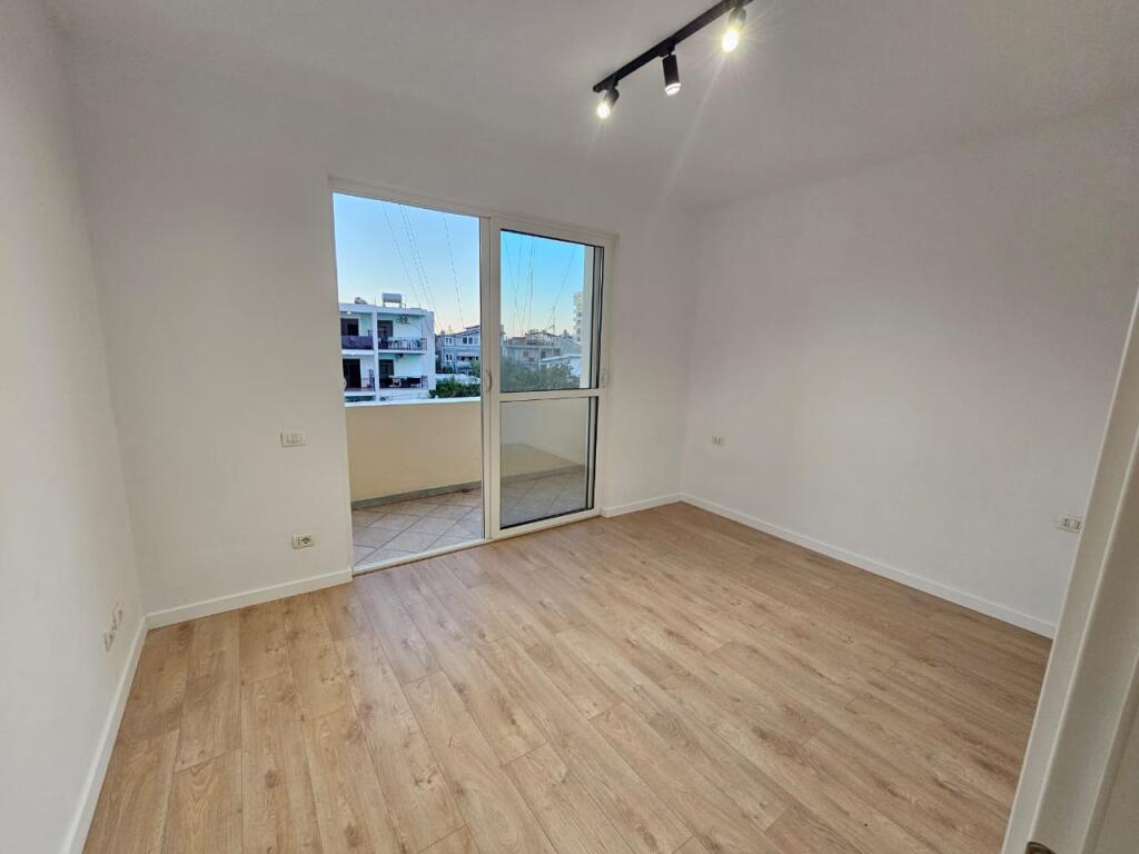 APARTAMENT 1+1 per shitje, zona e plazhit Iliria, Durrës