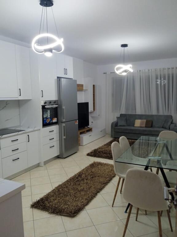 🏠 OKAZION! Shitet Apartamenti 2+1+2 me Ballkon në Astir.