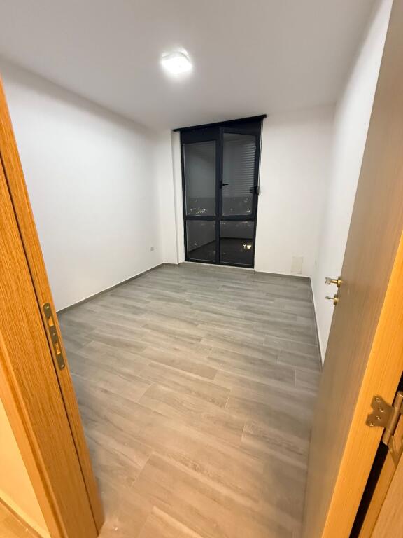 🏠 Jepet me Qera Apartament Bosh me Kuzhine 3+1+2 ne 5 Maji