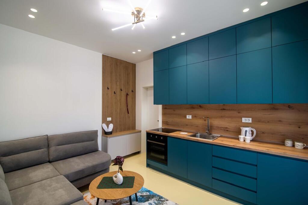 Super ap 1+1 in centro (via di Durazzo caffè Flora)