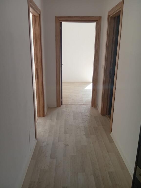 Shitet Apartament 2+1+2 tek Fundi i 5 Majit