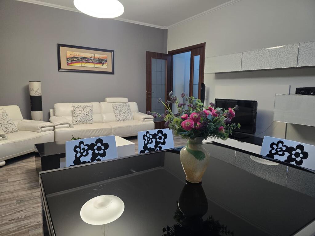 Apartament 2+1 me qira , tek  Liqeni