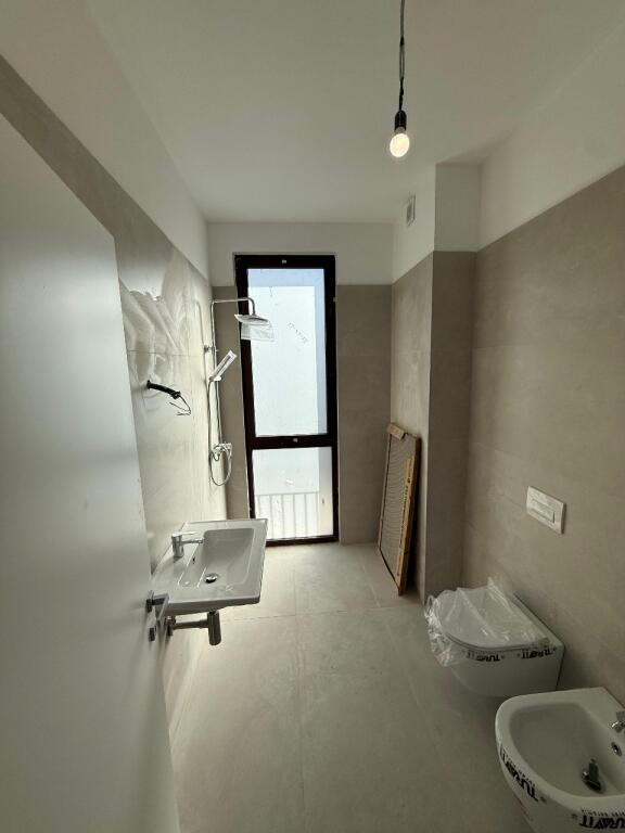 Locale Ufficio in Affitto – Altana Residence, Tirana