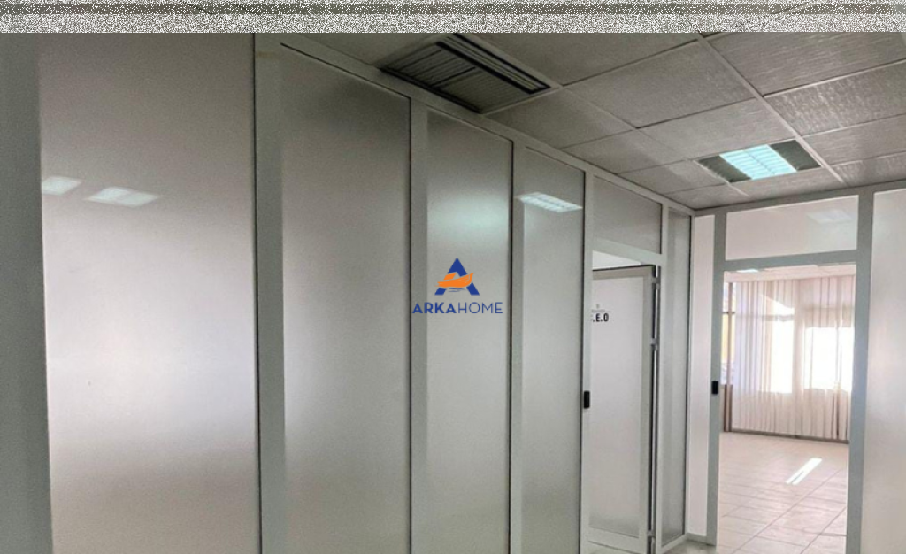 JEPET ME QERA AMBJENT ZYRE 180M2 "SHESHI WILLSON" 2550 EURO