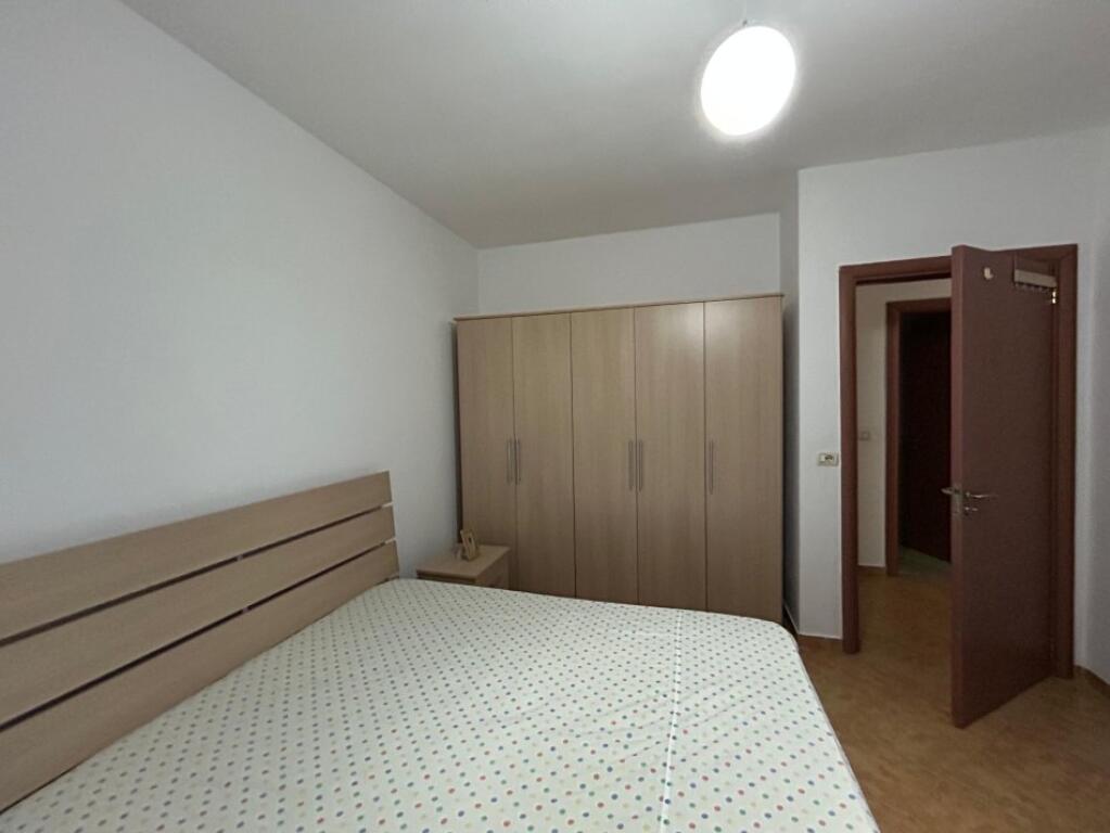 Jepet apartament 2+1 me qera prane Ozone , Astir