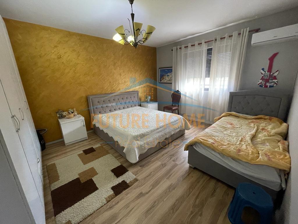 Shitet, Apartament 3+1,Shkolla e Bashkuar, Tirane.