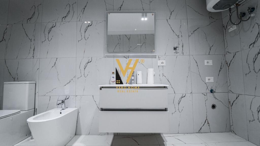 EDIFICIO IN AFFITTO PRESSO IL MUSEO DEI MARTIRI, DURRËS 2.200 EURO