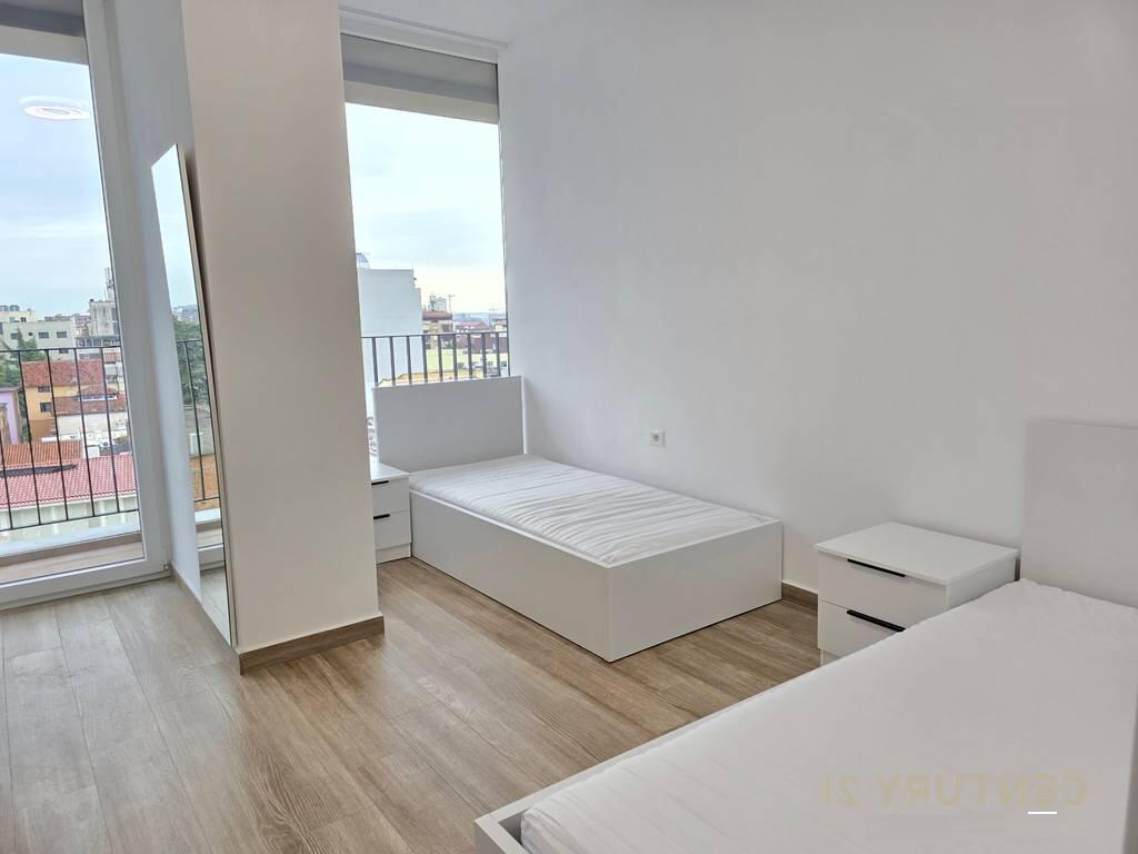 Appartamento moderno 2+1+2+ Posto auto, vicino alla Scuola Rossa.