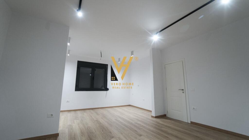 EDIFICIO IN AFFITTO PRESSO IL MUSEO DEI MARTIRI, DURRËS 2.200 EURO