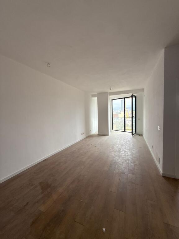 🏢 Zyrë me Qira – Rezidenca Mine Peza 📍