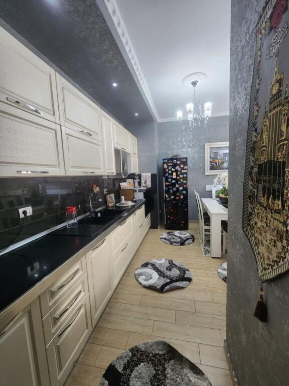 Jepet Me Qera Apartament 2+1+2 Tualete + 2 Ballkone