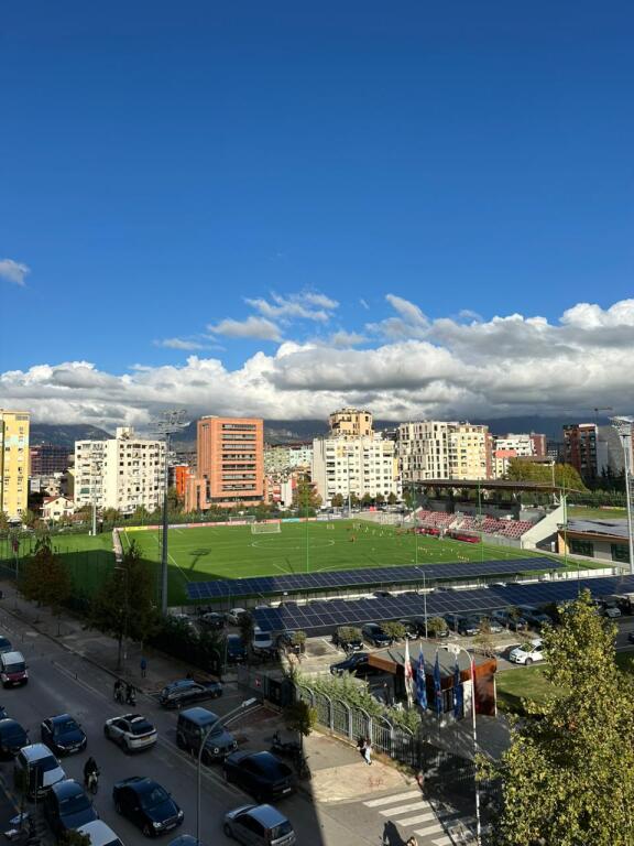 🏡 Jepet apartament 2+1+Post Parkimi me qira te Parku Olimpik, Komuna e Parisit