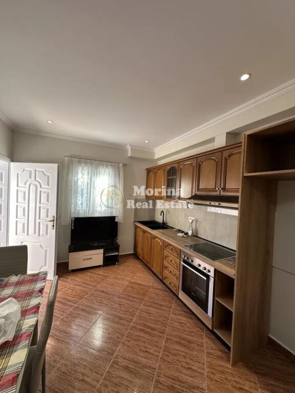 Qera, Hyrje private , 1+1 | 5 Maji , 450 €/muaj