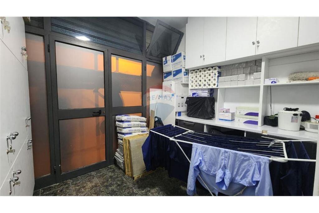 Dyqan - Për Shitje - Blloku, Tiranë (ID: 530221064-111)