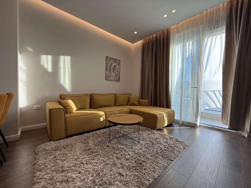 2+1 per Qira Komuma e Parisit