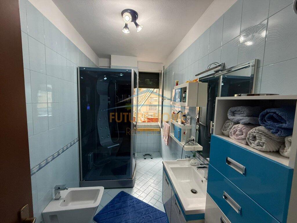 Shitet,Apartament 2+1+2+Depo,21 Dhjetori,Tiranë