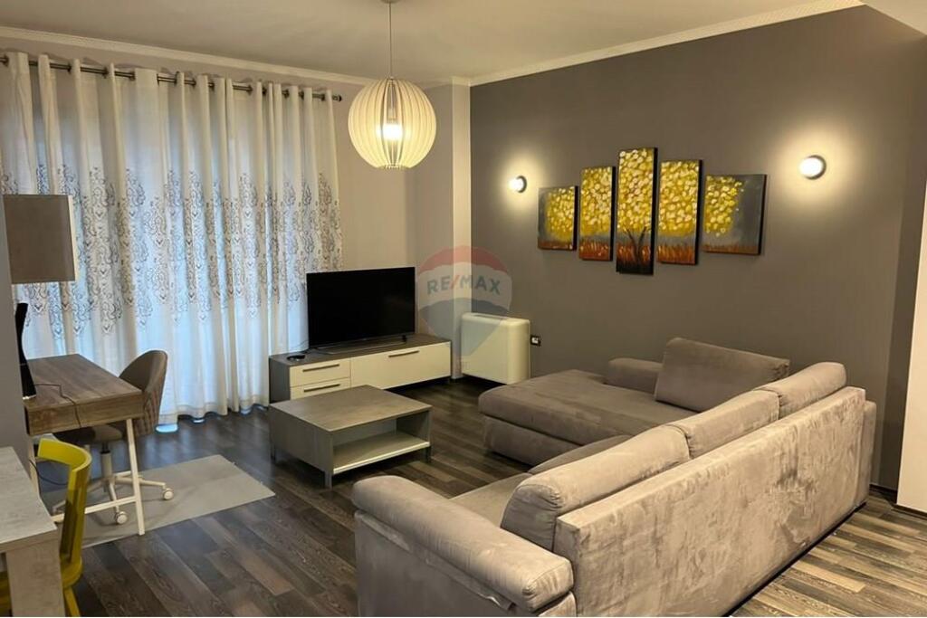 2+1 + post parkimi - Për Qira - Rruga e Kosovarëve, Tiranë