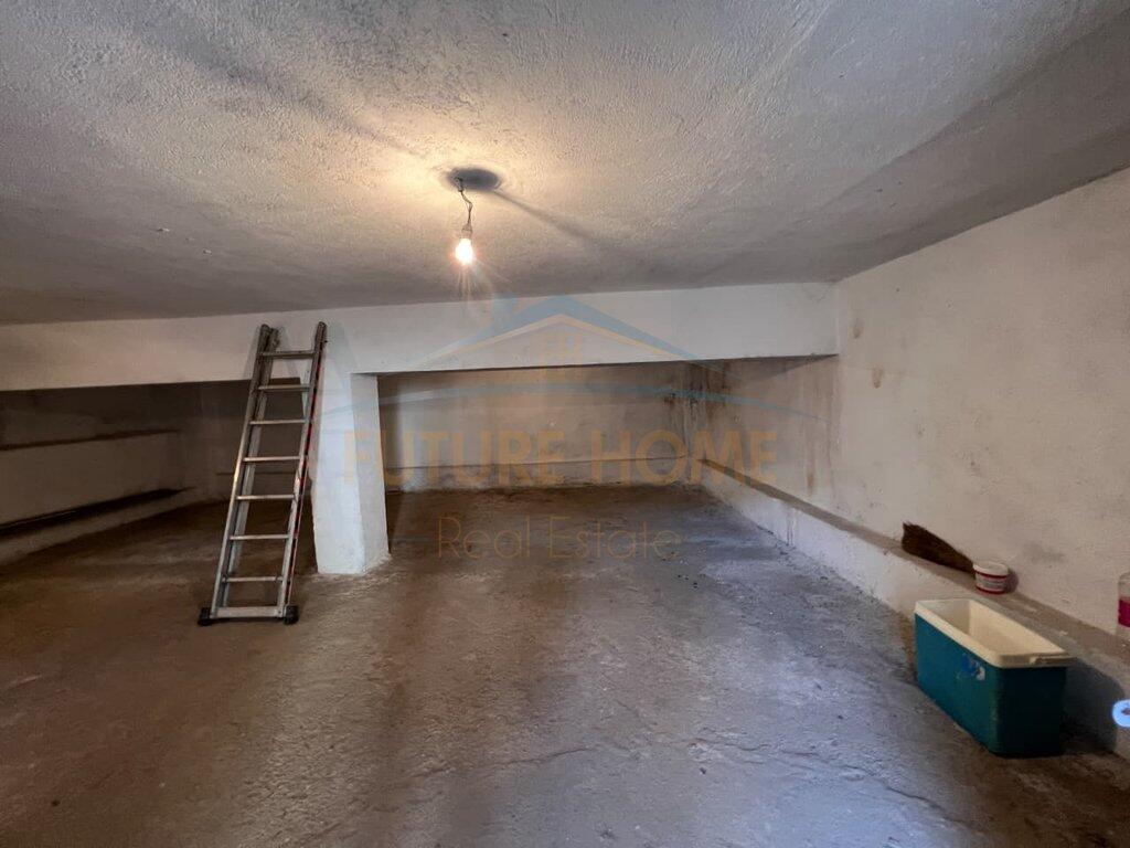 Shitet, Vile, Rruga Riza Cerova