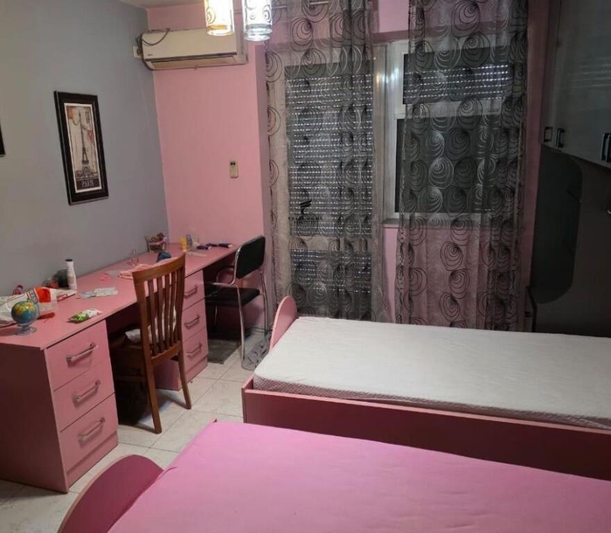 APARTAMENT ME QERA 1+1 RRUGA BARDHYL 42.000 LEKE