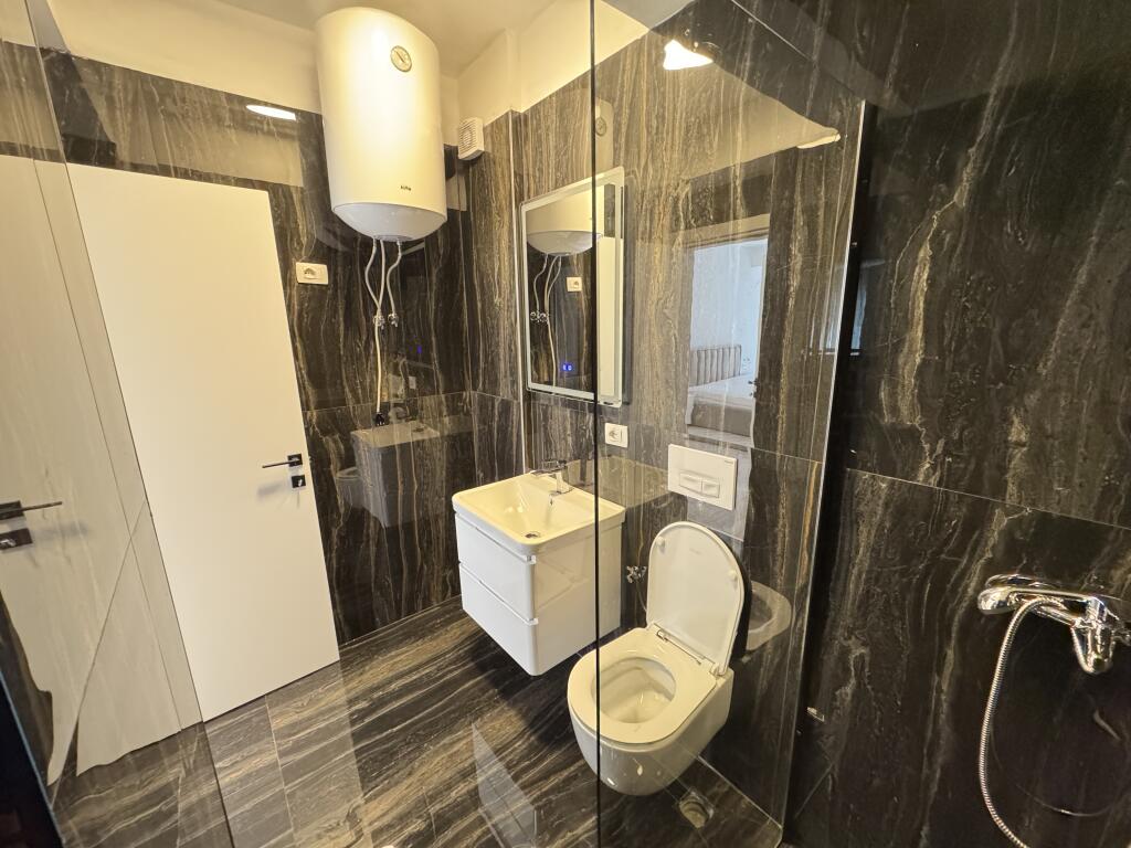 JEPET ME QIRA APARTAMENT 2+1+2 POSTE PARKIMI !!